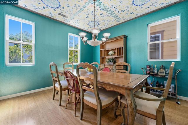 2147 Tsushima St, Hercules, CA 94547