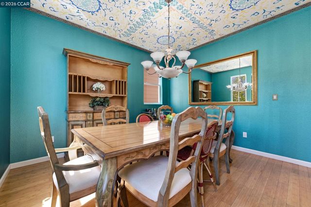 2147 Tsushima St, Hercules, CA 94547