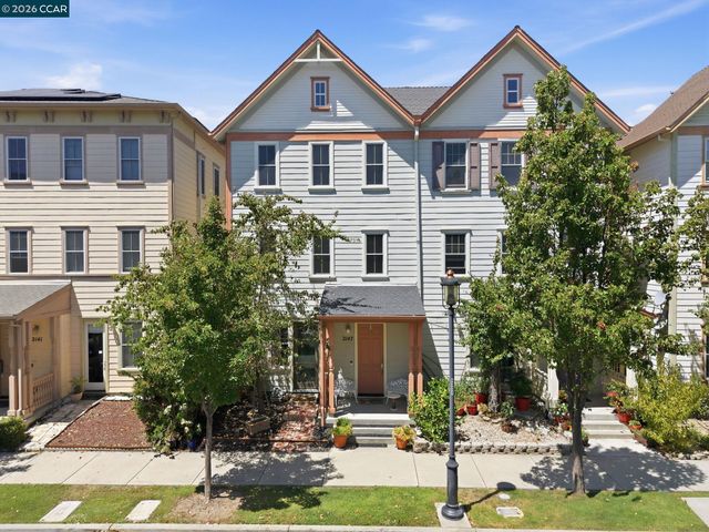 2147 Tsushima St, Hercules, CA 94547