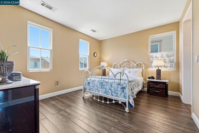 2147 Tsushima St, Hercules, CA 94547