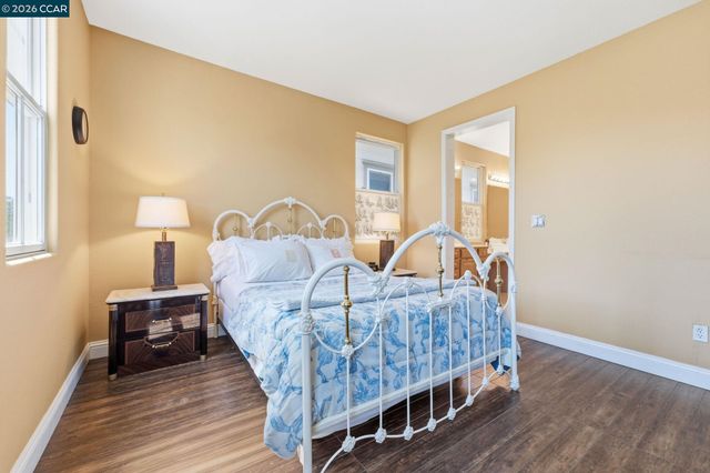 2147 Tsushima St, Hercules, CA 94547