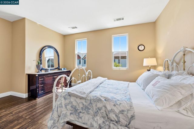 2147 Tsushima St, Hercules, CA 94547
