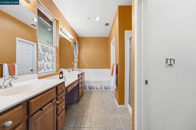 2147 Tsushima St, Hercules, CA 94547