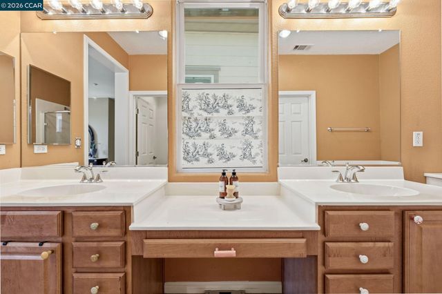 2147 Tsushima St, Hercules, CA 94547