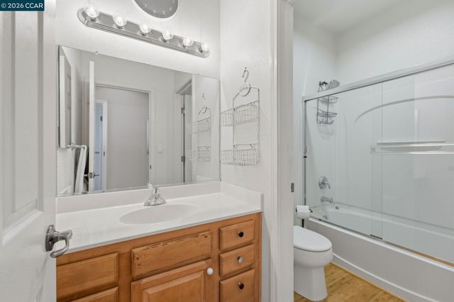 2147 Tsushima St, Hercules, CA 94547