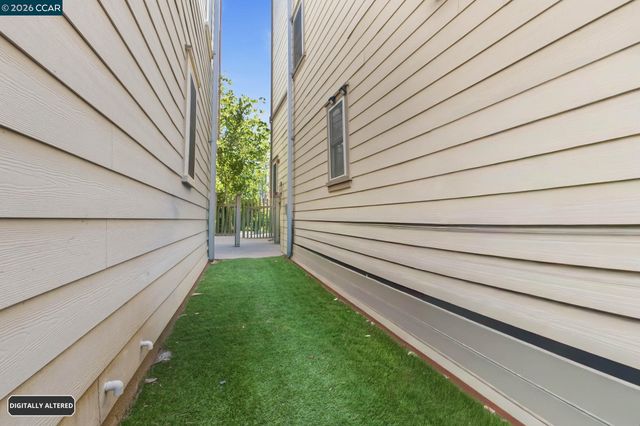 2147 Tsushima St, Hercules, CA 94547