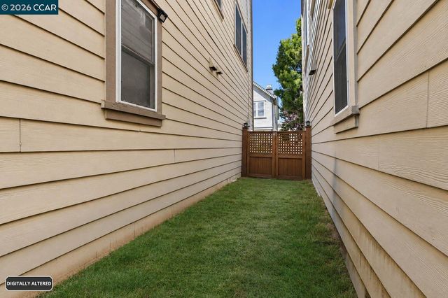 2147 Tsushima St, Hercules, CA 94547