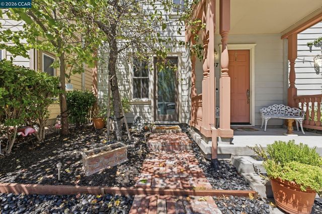 2147 Tsushima St, Hercules, CA 94547