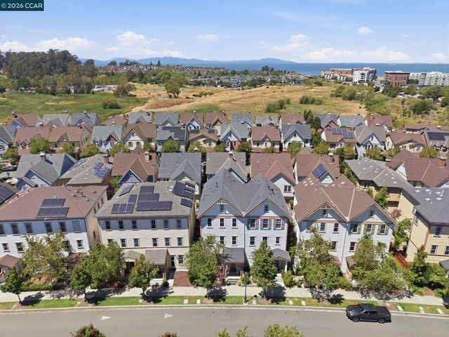 2147 Tsushima St, Hercules, CA 94547