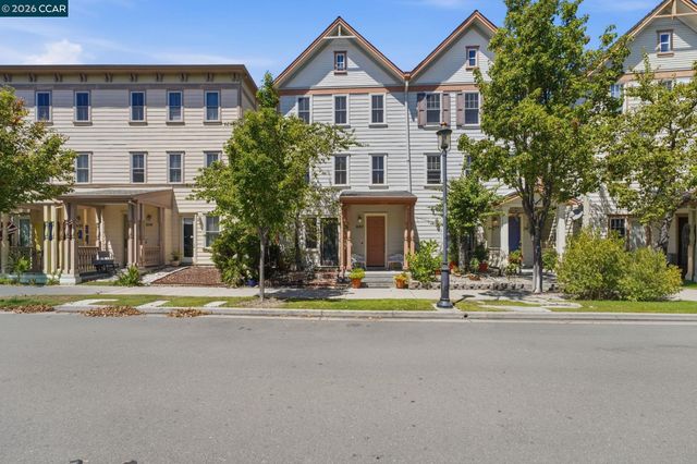 2147 Tsushima St, Hercules, CA 94547