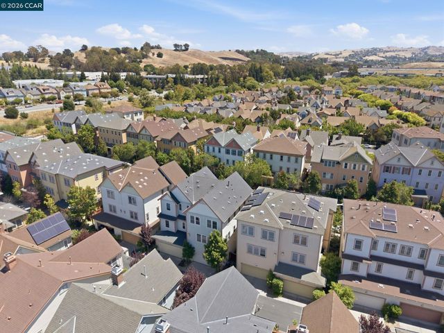 2147 Tsushima St, Hercules, CA 94547