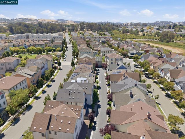 2147 Tsushima St, Hercules, CA 94547