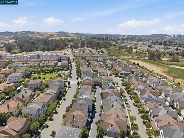 2147 Tsushima St, Hercules, CA 94547