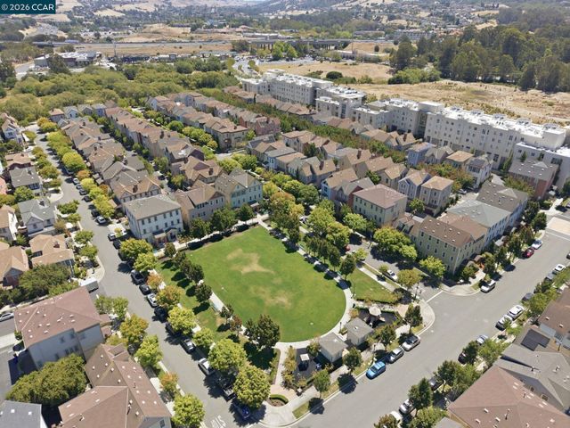 2147 Tsushima St, Hercules, CA 94547