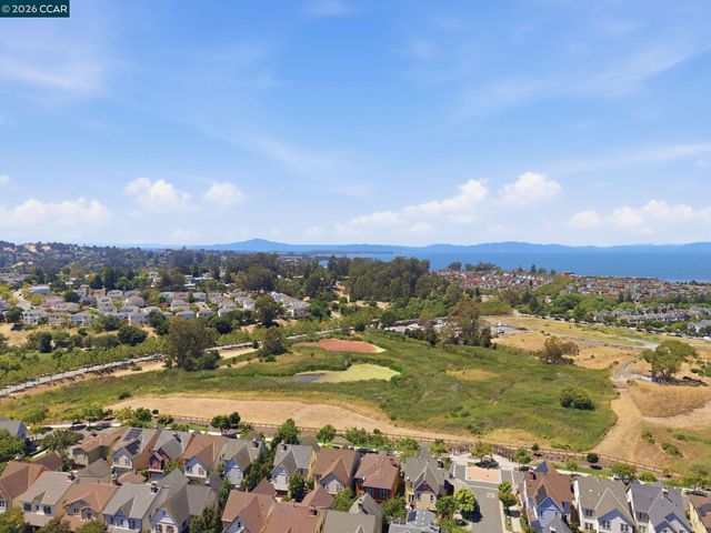 2147 Tsushima St, Hercules, CA 94547