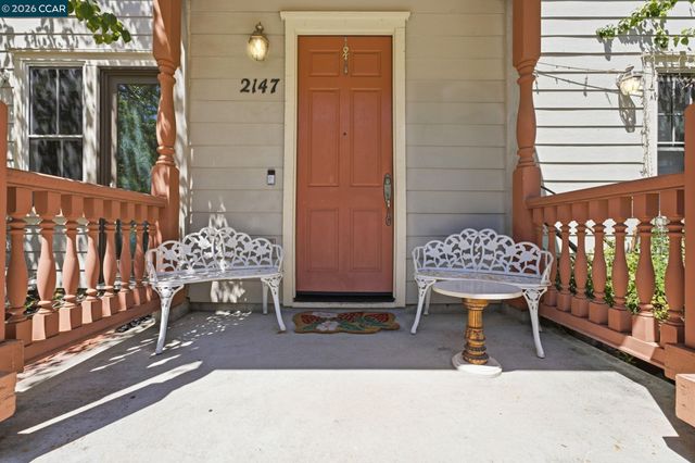 2147 Tsushima St, Hercules, CA 94547