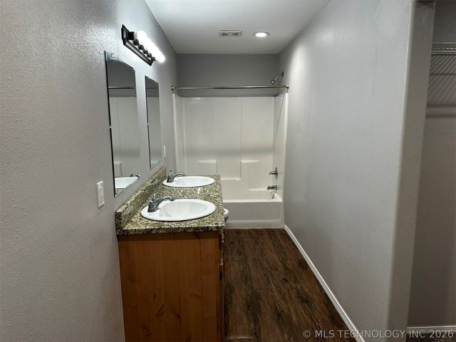 11805 N 518 Road, Tahlequah, OK 74464