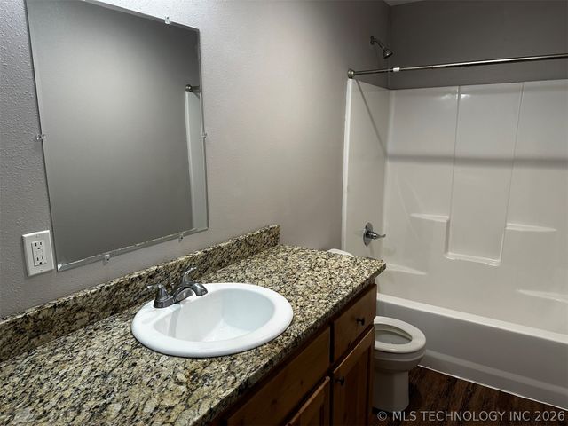 11805 N 518 Road, Tahlequah, OK 74464