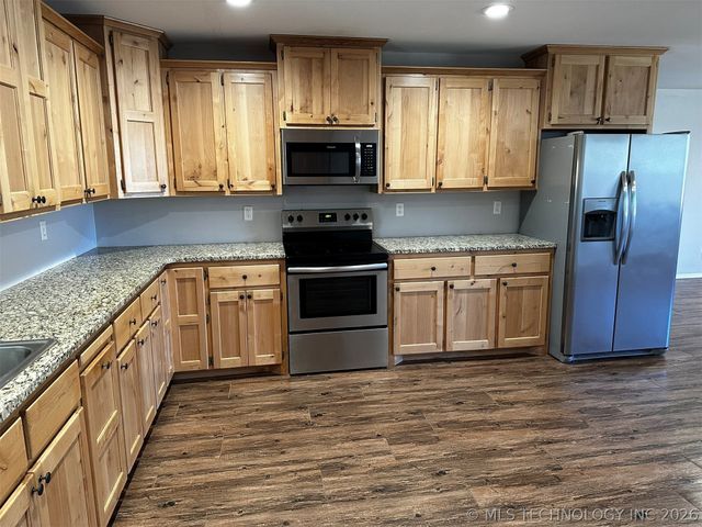 11805 N 518 Road, Tahlequah, OK 74464