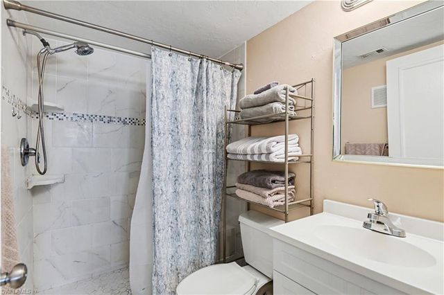 4790 S Cleveland AVE 2003, Fort Myers, FL 33907