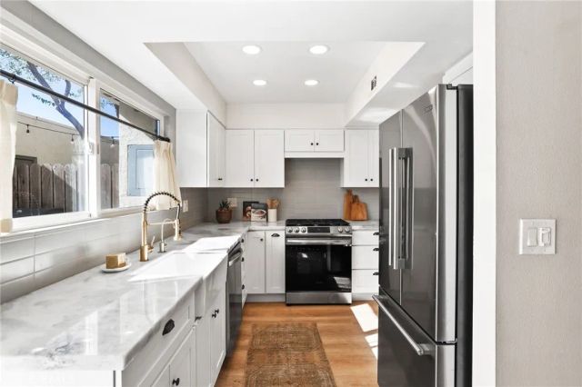 2209 Vista Huerta, Newport Beach, CA 92660