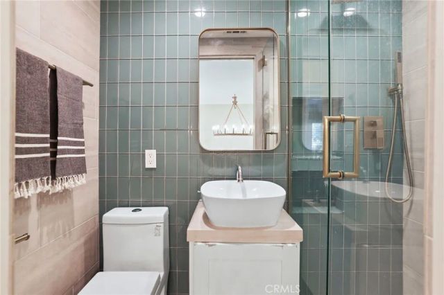 2209 Vista Huerta, Newport Beach, CA 92660