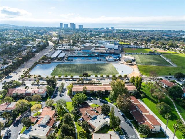 2209 Vista Huerta, Newport Beach, CA 92660