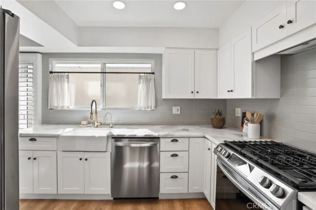 2209 Vista Huerta, Newport Beach, CA 92660