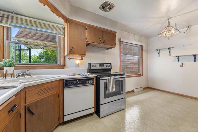 3948 E Underwood AVENUE, Cudahy, WI 53110