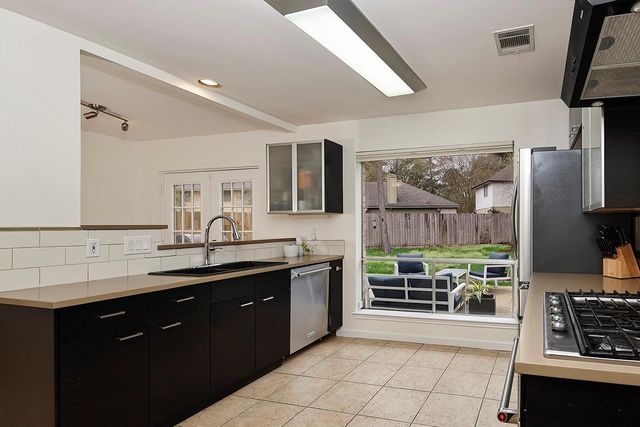 49 Country Forest Court, The Woodlands, TX 77380