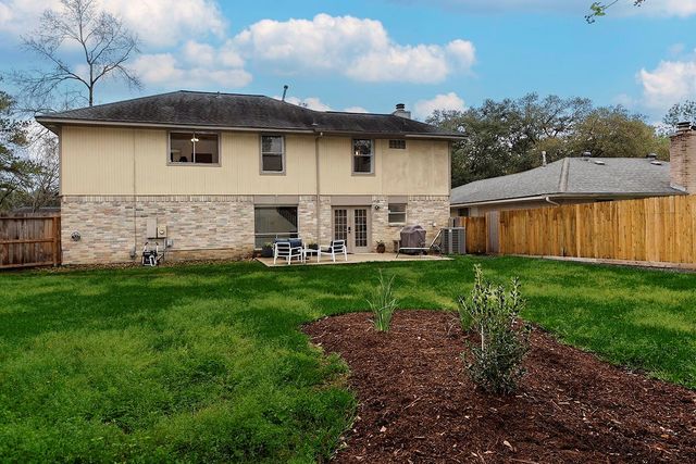 49 Country Forest Court, The Woodlands, TX 77380