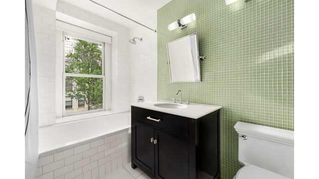 414 E 50TH Street, New York City, NY 10022