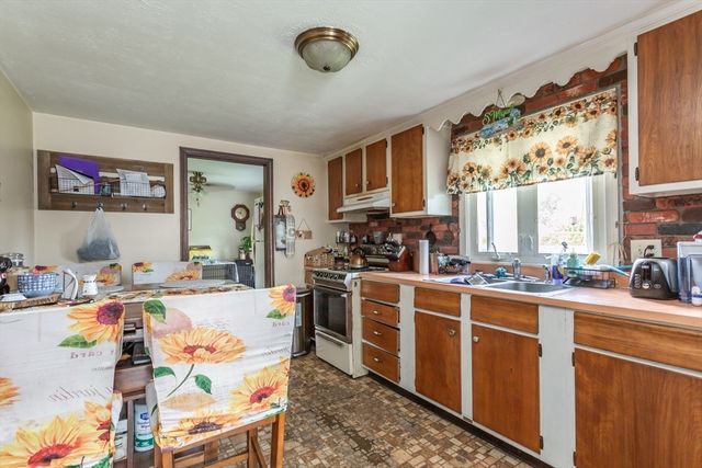 224 Denham Ave, Somerset, MA 02726