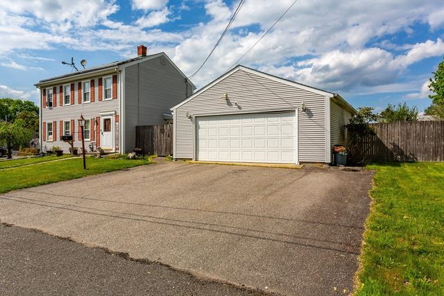 224 Denham Ave, Somerset, MA 02726