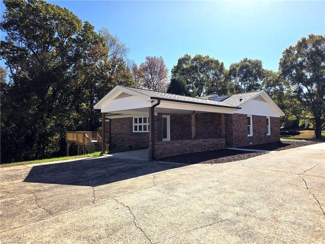 1308 NC Highway 65 W, Walnut Cove, NC 27052