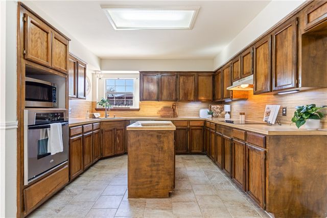 6305 Brockhampton, Corpus Christi, TX 78414