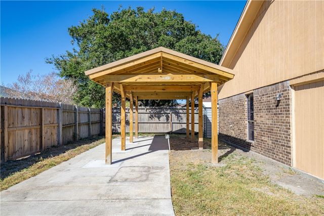 6305 Brockhampton, Corpus Christi, TX 78414