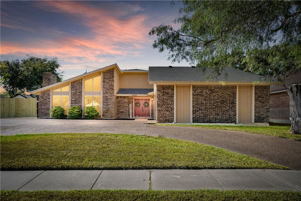 6305 Brockhampton, Corpus Christi, TX 78414