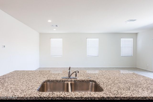 1075 W AVALON CANYON Drive, Casa Grande, AZ 85122