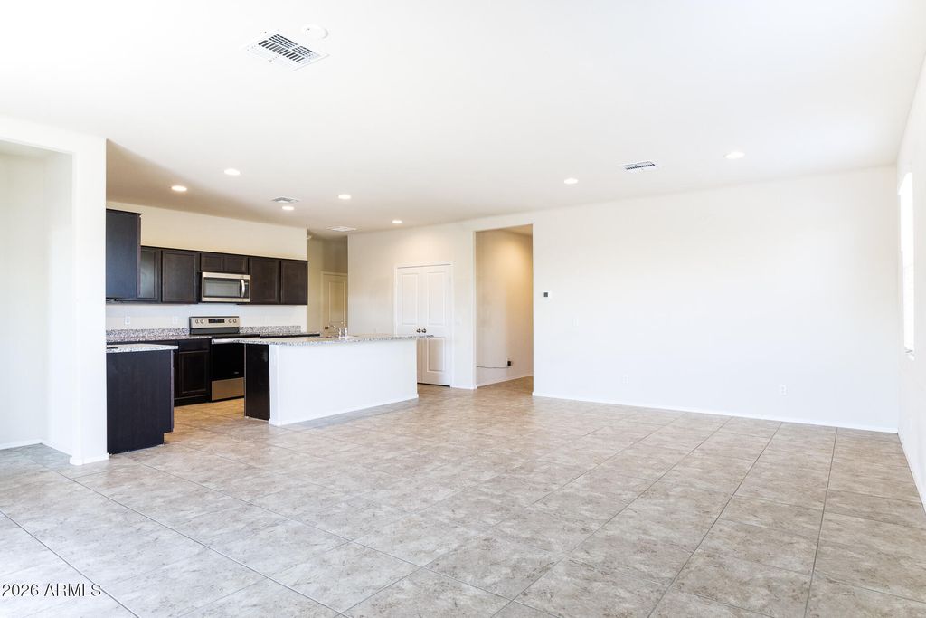 1075 W AVALON CANYON Drive, Casa Grande, AZ 85122 — photo 4