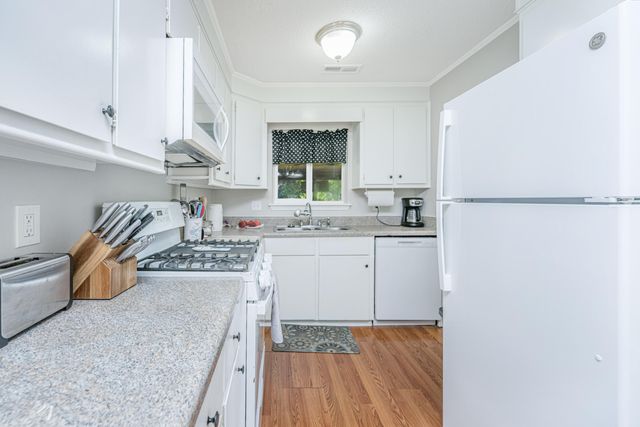 126 Wanda Drive, Summerville, SC 29485