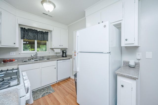 126 Wanda Drive, Summerville, SC 29485