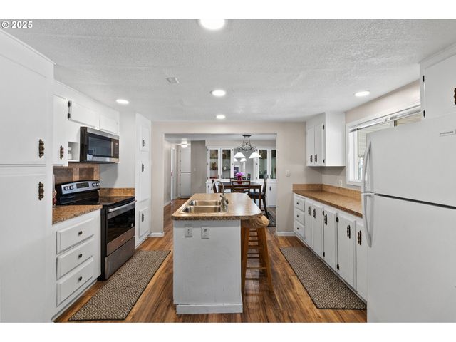 4800 BARGER Dr 39, Eugene, OR 97402