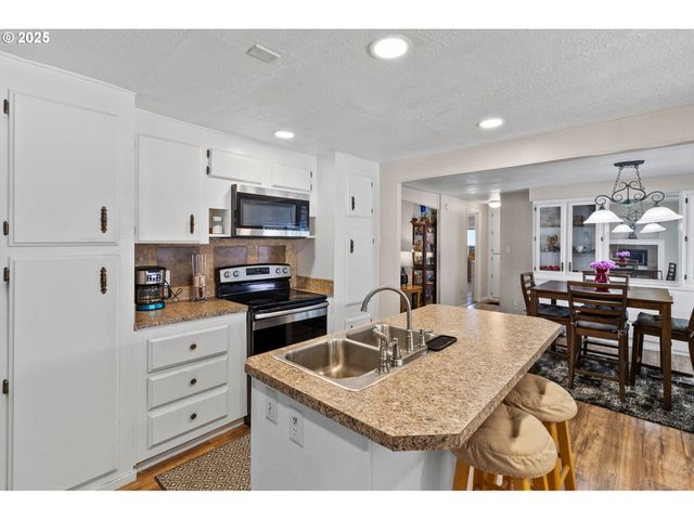 4800 BARGER Dr 39, Eugene, OR 97402