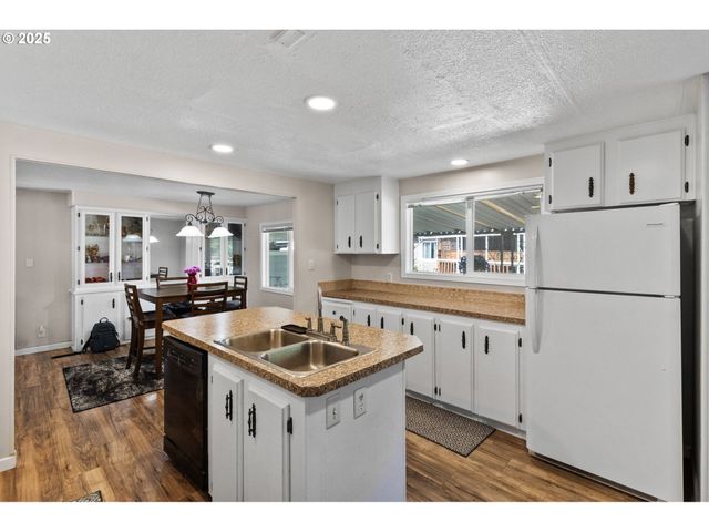 4800 BARGER Dr 39, Eugene, OR 97402