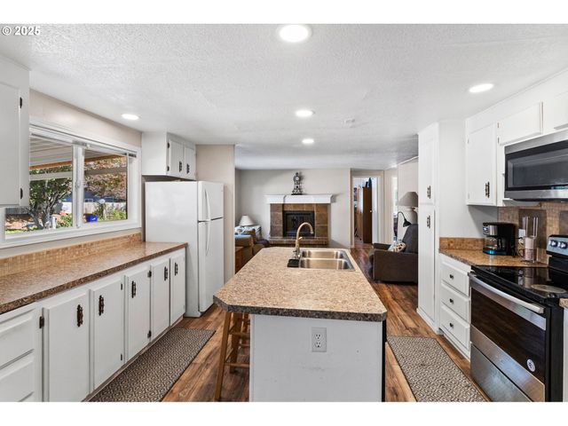 4800 BARGER Dr 39, Eugene, OR 97402