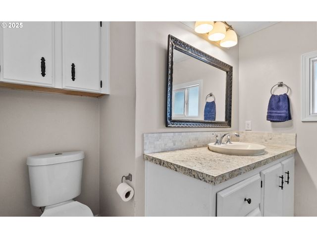 4800 BARGER Dr 39, Eugene, OR 97402