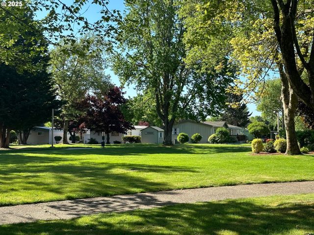 4800 BARGER Dr 39, Eugene, OR 97402