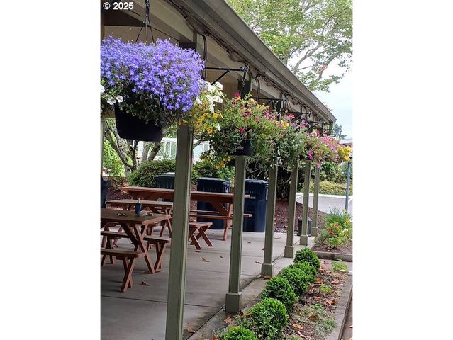 4800 BARGER Dr 39, Eugene, OR 97402