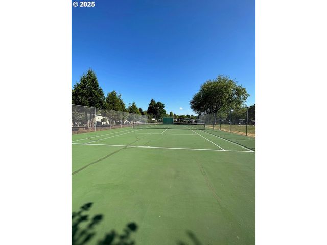 4800 BARGER Dr 39, Eugene, OR 97402